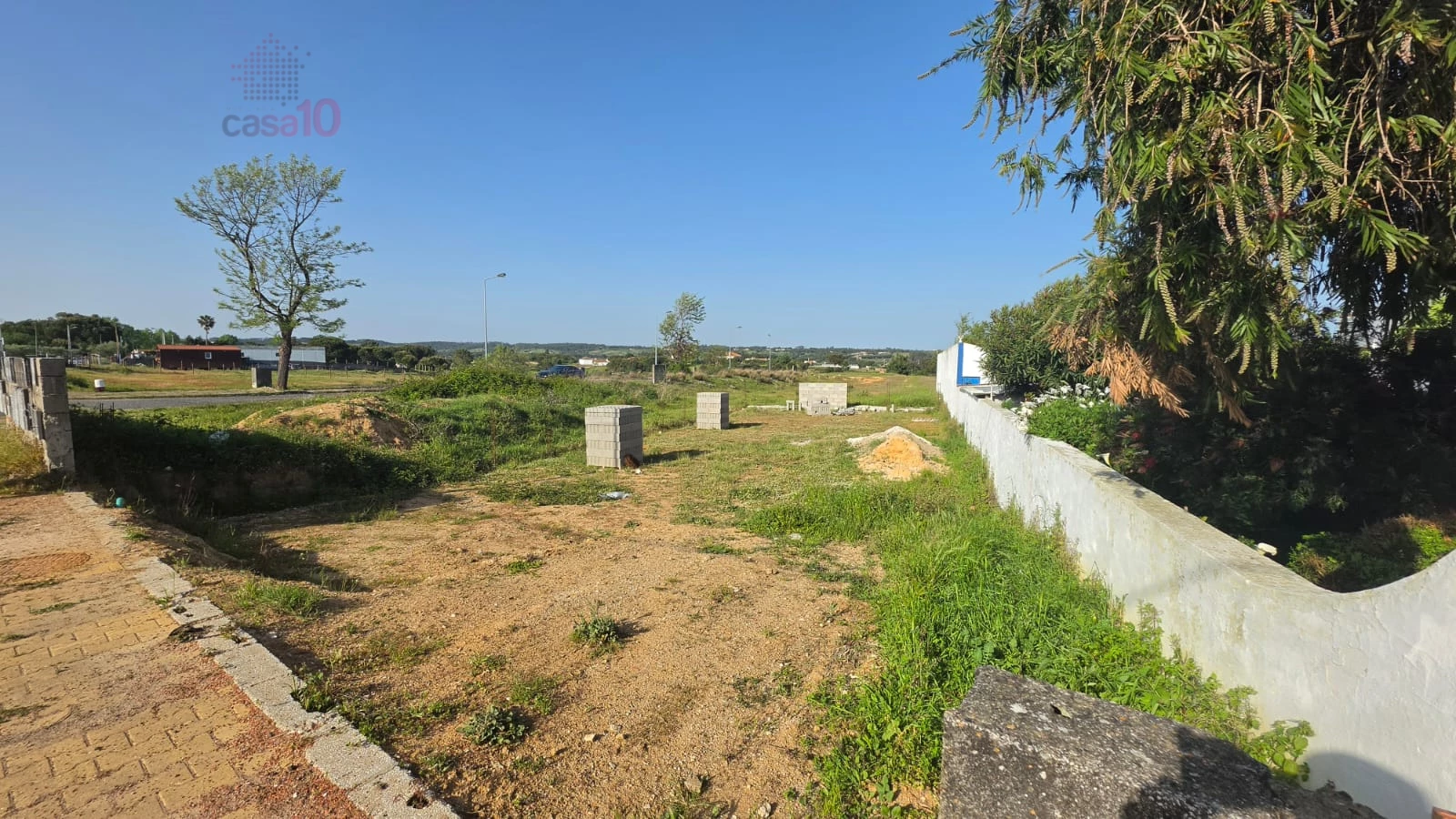 URBAN LAND FOR SALE FOR CONSTRUCTION IN AVEIRAS DE CIMA
